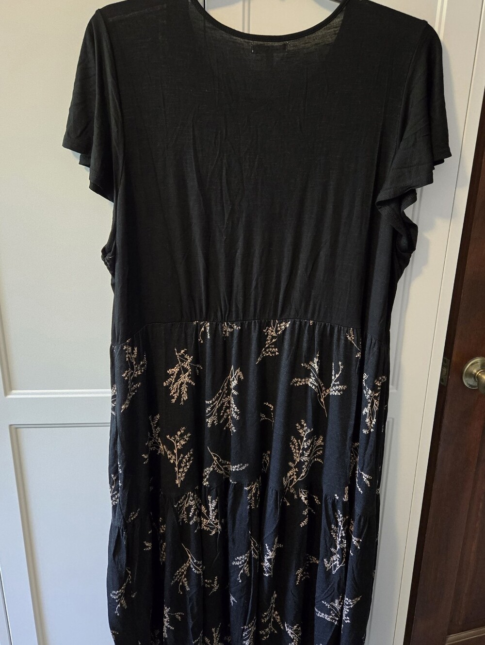 NWT! Maurices Black Maxi Dress w/Tan Floral Print,Flutter Sleeves & Pockets! 2X - Picture 3 of 6